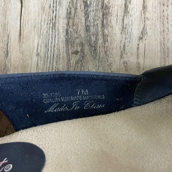 Easy Street Navy and Tan Low Wedge, size 7 - Picture 8 of 8